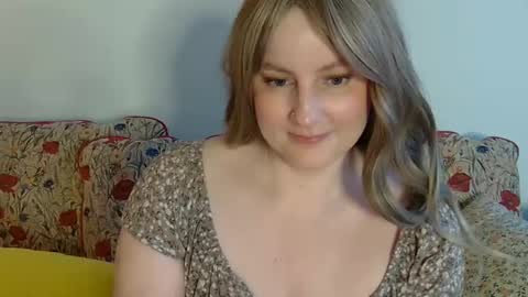 Snapshot of mathilde_solveig chatting on February 2025 03:09:02 PM mathilde_solveig online show from February 2025 03:09:02 PM