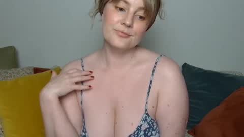 Snapshot of mathilde_solveig chatting on October 2025 04:46:01 PM mathilde_solveig online show from October 2025 04:46:01 PM