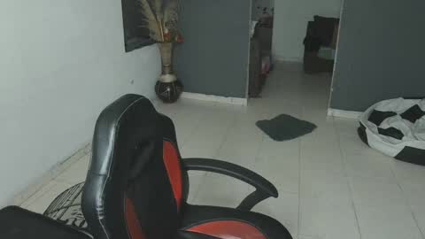 mattias     online show from February 2025 11:00:01 PM