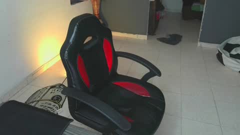 mattias     online show from February 2025 04:52:01 PM