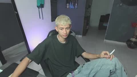 mattias     online show from March 2025 11:05:02 PM