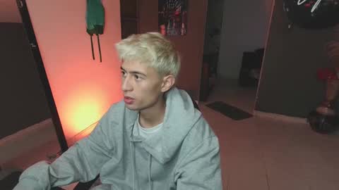 mattias     online show from March 2025 01:01:02 AM