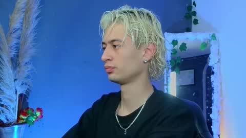 mattias     online show from October 2025 03:59:02 AM