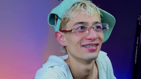 mattias     online show from December 2025 04:43:01 AM