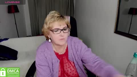Snapshot of mature_blonde7 chatting on December 2024 11:24:01 PM Lana online show from December 2024 11:24:01 PM