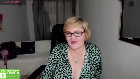 Snapshot of mature_blonde7 chatting on January 2025 06:01:01 AM Lana online show from January 2025 06:01:01 AM