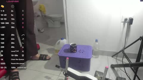 danna mature online show from April 2026 12:00:02 PM