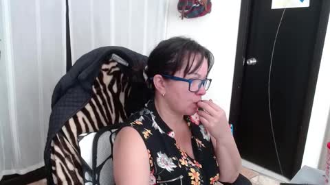 Snapshot of mature_wolf chatting on January 2025 08:45:02 PM Sonia online show from January 2025 08:45:02 PM