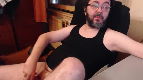 Max online show from October 2025 05:54:02 AM