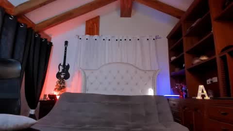 max D. online show from December 2025 11:41:02 AM