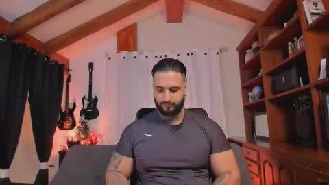 max D. online show from December 2025 01:51:01 PM