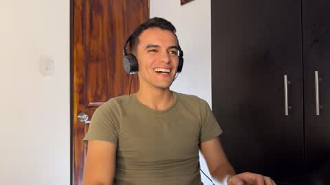 Snapshot of max_lancaster chatting on December 2024 11:57:01 PM Max Lancaster online show from December 2024 11:57:01 PM