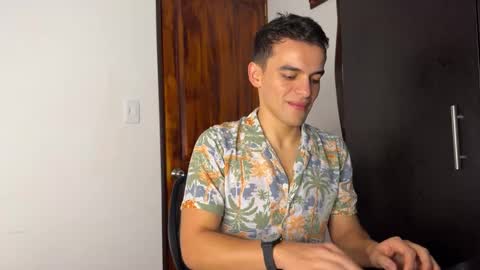 Snapshot of max_lancaster chatting on December 2024 02:09:02 AM Max Lancaster online show from December 2024 02:09:02 AM