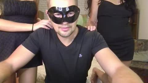 Max  Aliya online show from October 2025 08:49:01 AM