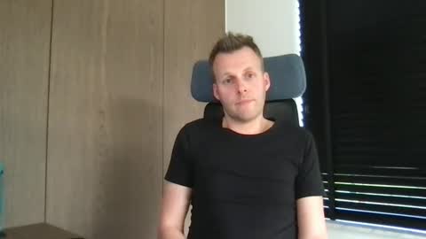 Max take off clothes online show from March 2025 02:05:02 PM