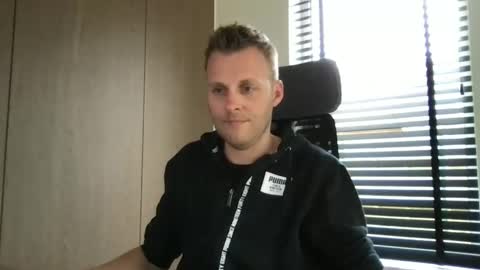 Max take off clothes online show from March 2025 12:17:01 PM