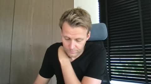 Max take off clothes online show from September 2025 07:41:02 AM