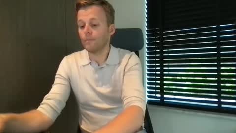 Max take off clothes online show from September 2025 07:10:02 AM