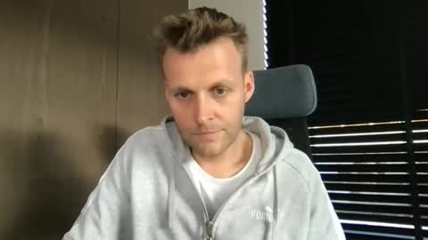 Max take off clothes online show from December 2025 01:26:01 PM