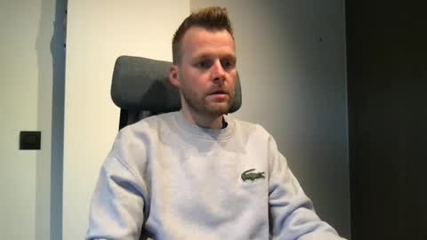 Max take off clothes online show from February 2026 09:02:02 AM