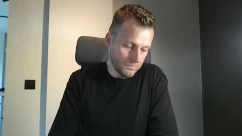 Max take off clothes online show from February 2026 12:58:02 PM