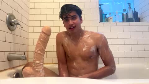 Snapshot of maxantax chatting on November 2025 09:15:01 PM maxantax online show from November 2025 09:15:01 PM