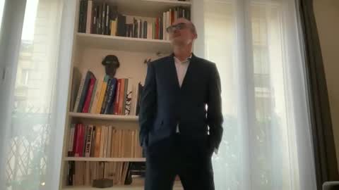 Max Mikado online show from December 2025 01:38:02 PM