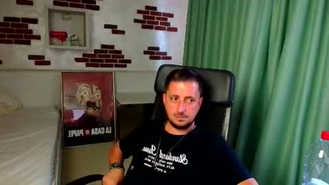 Snapshot of maxenbrand chatting on June 2026 10:07:01 AM MaxenBrand online show from June 2026 10:07:01 AM