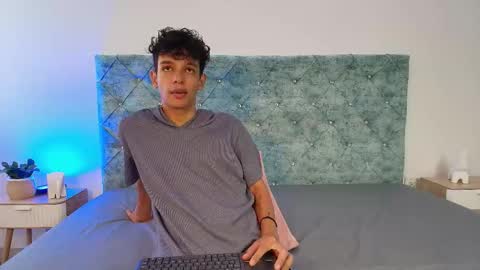 M A X F R O S T   online show from December 2025 07:11:01 PM