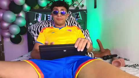 maxi_and_evan online show from July 2026 08:04:02 PM