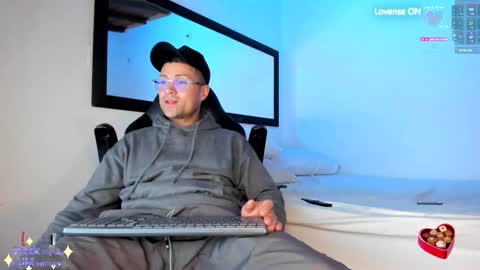 MAXI      online show from October 2025 04:33:01 AM