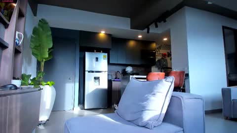 maximo_and_marcelo online show from November 2025 12:05:02 PM