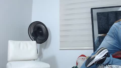 Maximo Sebastian online show from December 2024 12:16:01 AM