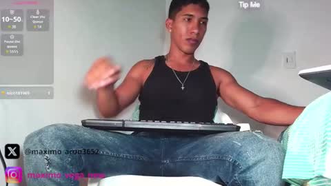 Snapshot of maximo_vega_new chatting on October 2025 08:20:02 PM Maximo Aron Vega online show from October 2025 08:20:02 PM