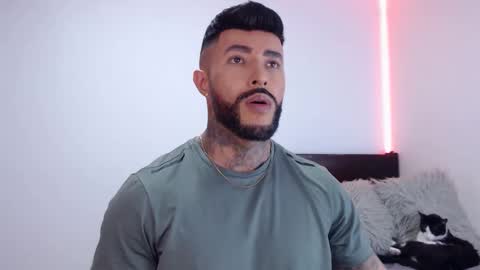 Independent Model online show from October 2025 12:44:02 AM