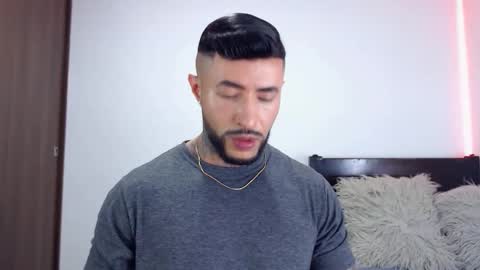 Independent Model online show from December 2025 02:16:01 AM