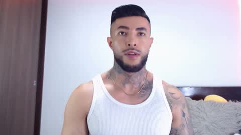 Independent Model online show from December 2025 02:18:01 AM