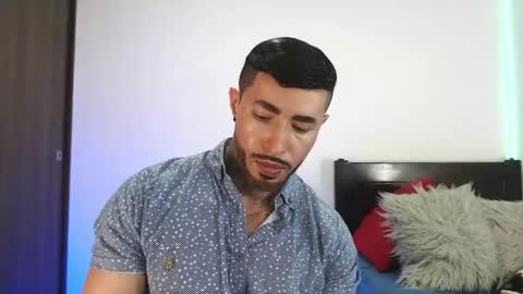 Independent Model online show from April 2026 03:42:01 AM