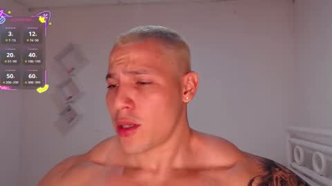 Snapshot of maxwel949813 chatting on October 2025 01:42:02 AM Max online show from October 2025 01:42:02 AM