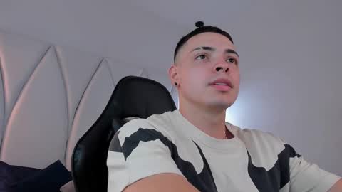 MAX online show from March 2025 08:20:02 PM