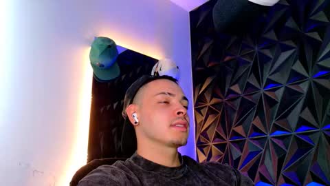 MAX online show from October 2025 03:04:01 PM