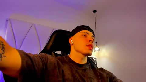 MAX online show from December 2025 07:30:02 PM