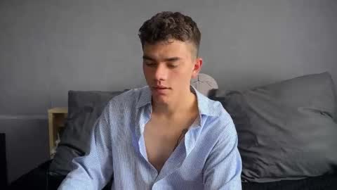 Snapshot of maxwoolf chatting on June 2026 08:42:01 AM Max online show from June 2026 08:42:01 AM
