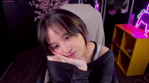 Snapshot of may_lings chatting on May 2026 10:53:02 AM may_lings online show from May 2026 10:53:02 AM