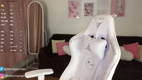 Snapshot of maya_blonde18 chatting on November 2025 03:39:02 AM Maya online show from November 2025 03:39:02 AM