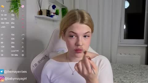 Snapshot of maya_blonde18 chatting on November 2025 03:52:01 AM Maya online show from November 2025 03:52:01 AM