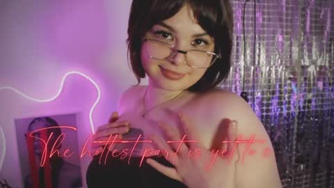 Woman online show from December 2024 09:01:02 AM