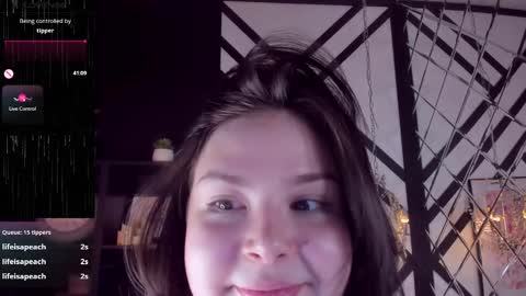 Woman online show from February 2025 05:19:02 PM