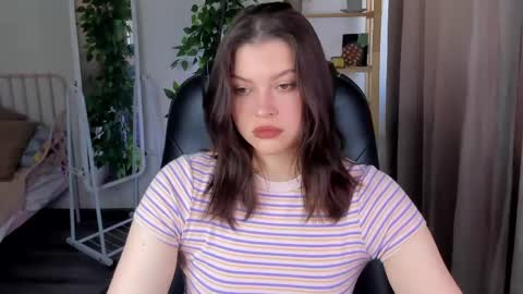 Snapshot of mayaamimi chatting on June 2026 01:29:02 AM Mimi online show from June 2026 01:29:02 AM