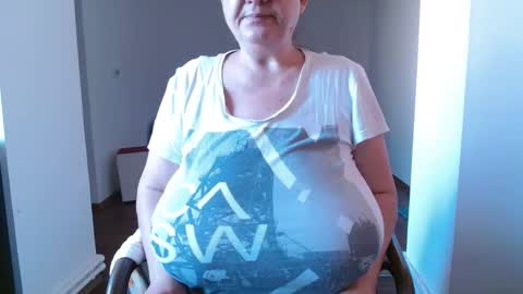 Snapshot of mayabbw50tits chatting on May 2026 05:38:02 AM Maya online show from May 2026 05:38:02 AM